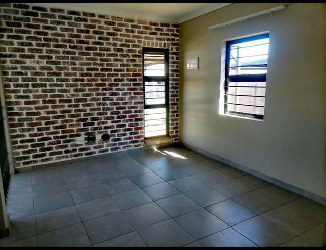 3 BEDROOM HOUSE FOR SALE IN LOTUS GARDENS
